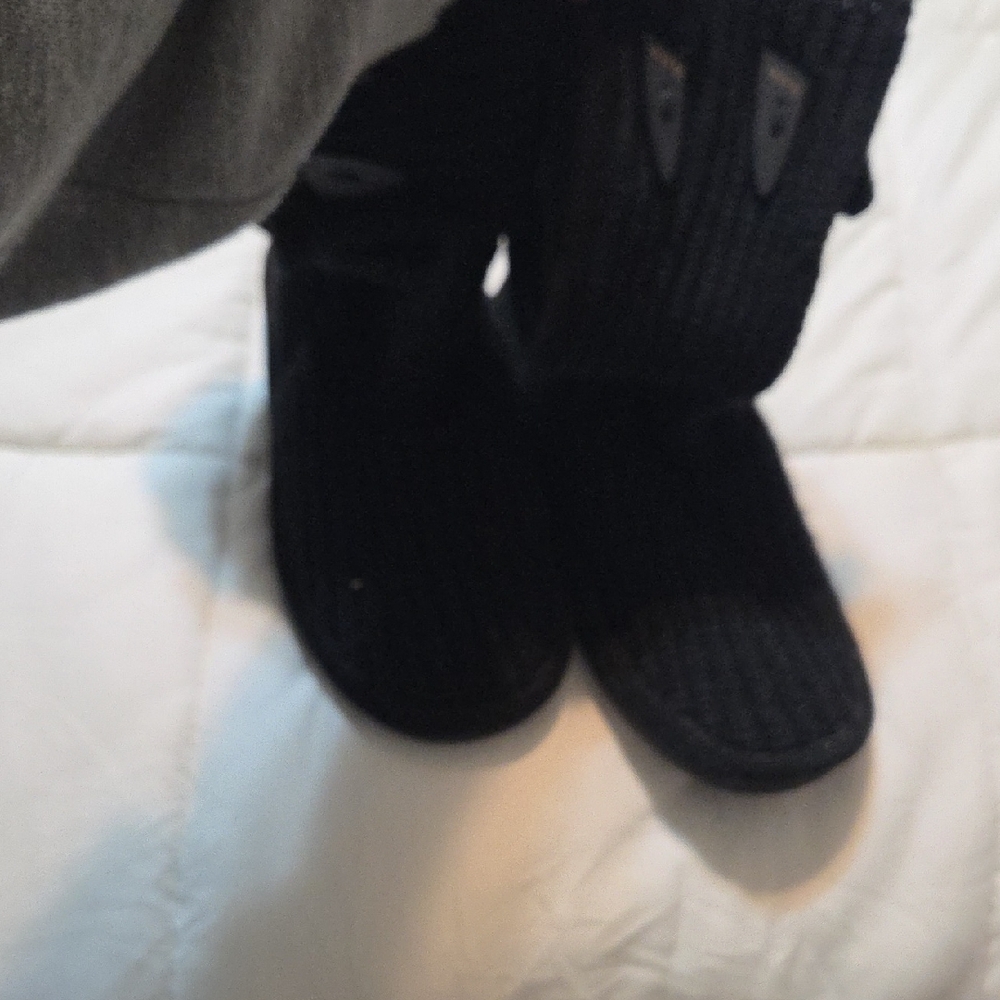 BearPaw Black Knit Boots with Toggle Accents Size 9